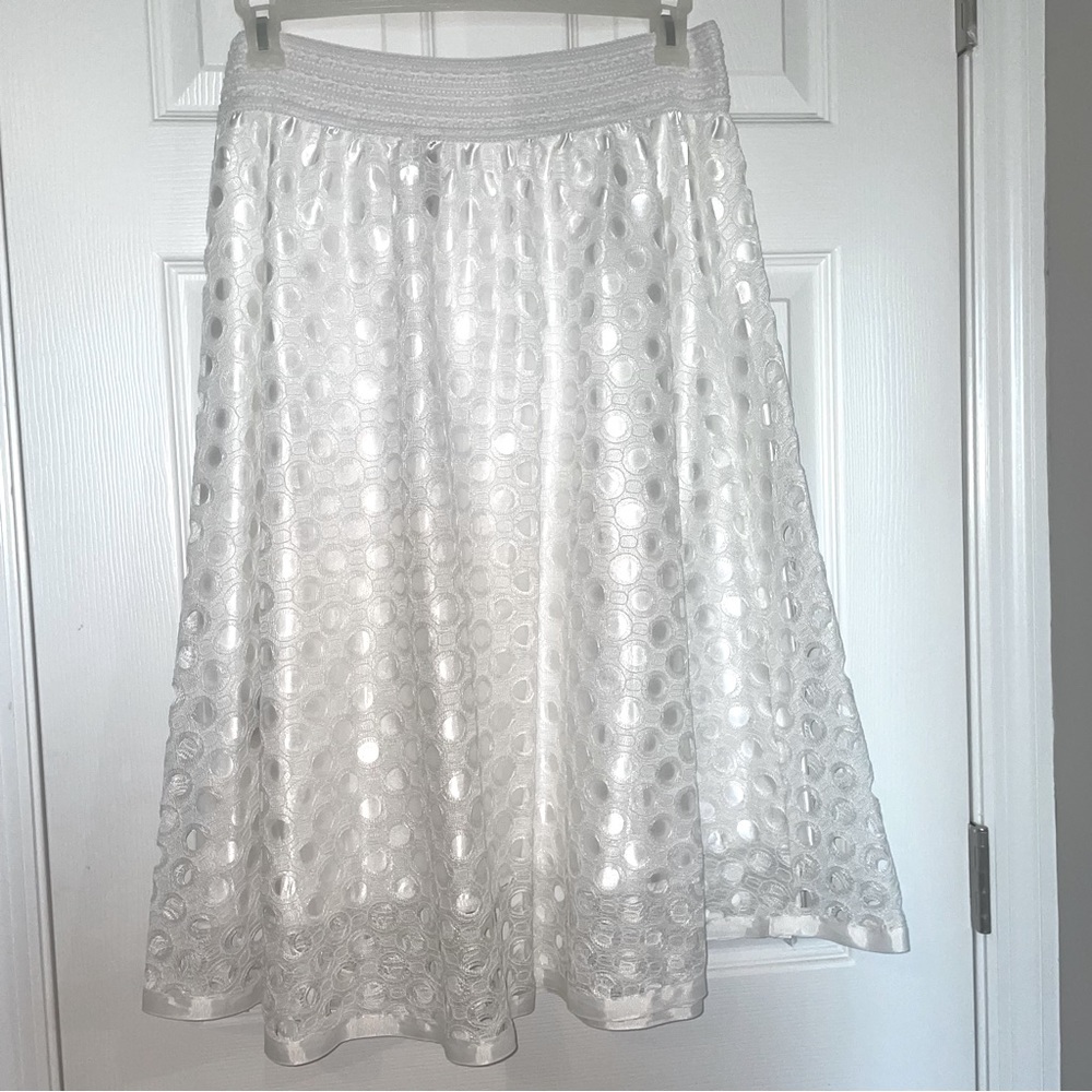 Me 2 Magic white skirt, size XL